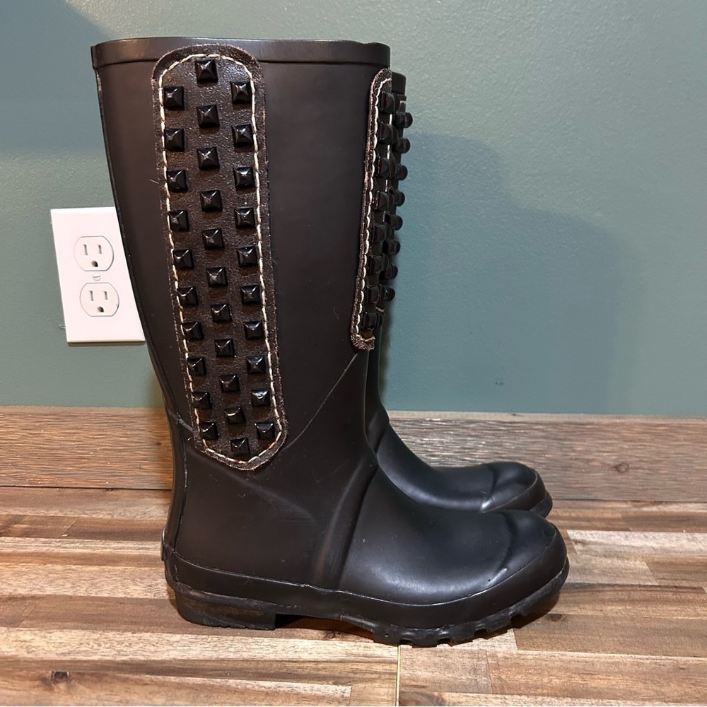 BCBGMAXAZRIA Studded Rain Boots – Black – Women’s Size 6